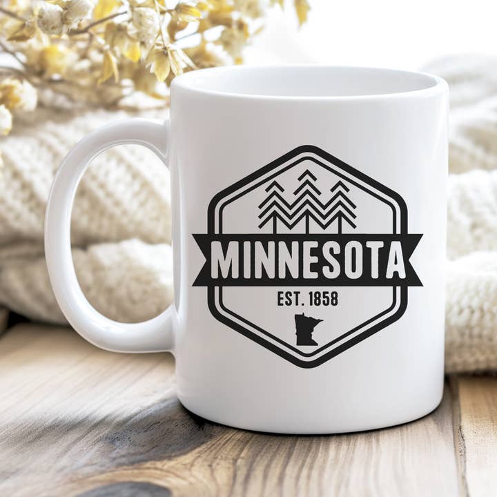 Minnesota Badge Pines Krus for engroshandel hos Fuzzy Loon Designs