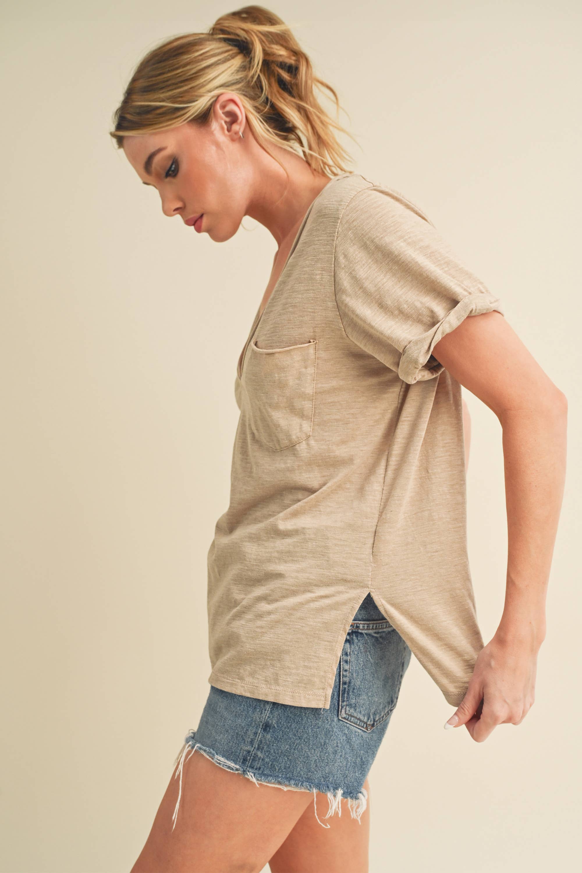 AEMI + CO - Wholesale T-Shirt - Women's - 8286DK Zoie V-Neck Short Sleeve Top25