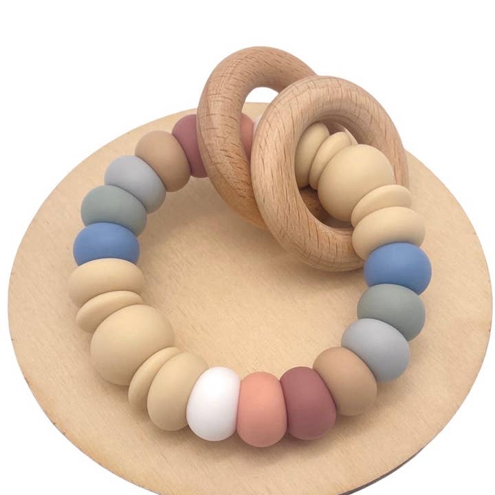 Scandi Rattle Unisexo por atacado de Kaity Kiddo