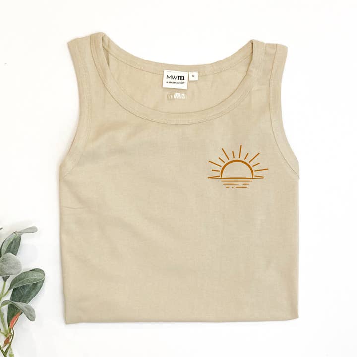 Camiseta sin mangas desgastada Sunshine, pecho izquierdo - diseño en naranja quemado para venta al por mayor de Merce and Company