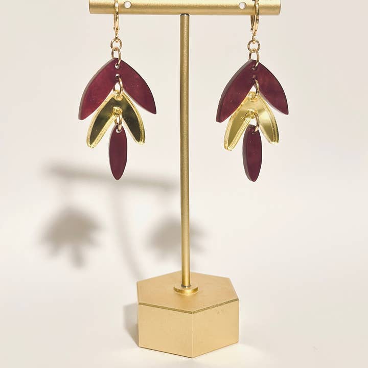 Boucles d'oreilles Roxy en vin pour la vente par IreDesign Studio