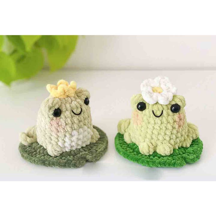 TOMOPOD LLC - Wholesale Car Decorative Charm - Unisex - Cute Crochet Green Frog, Amigurumi Frog,Handmade Stuffed Toy