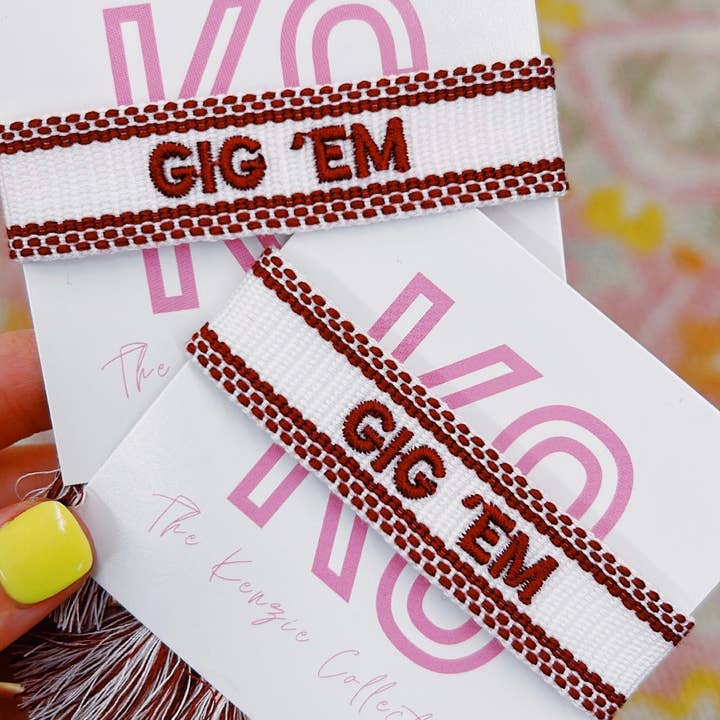 Gig 'em Quastenarmband für den Großhandel von The Kenzie Collective