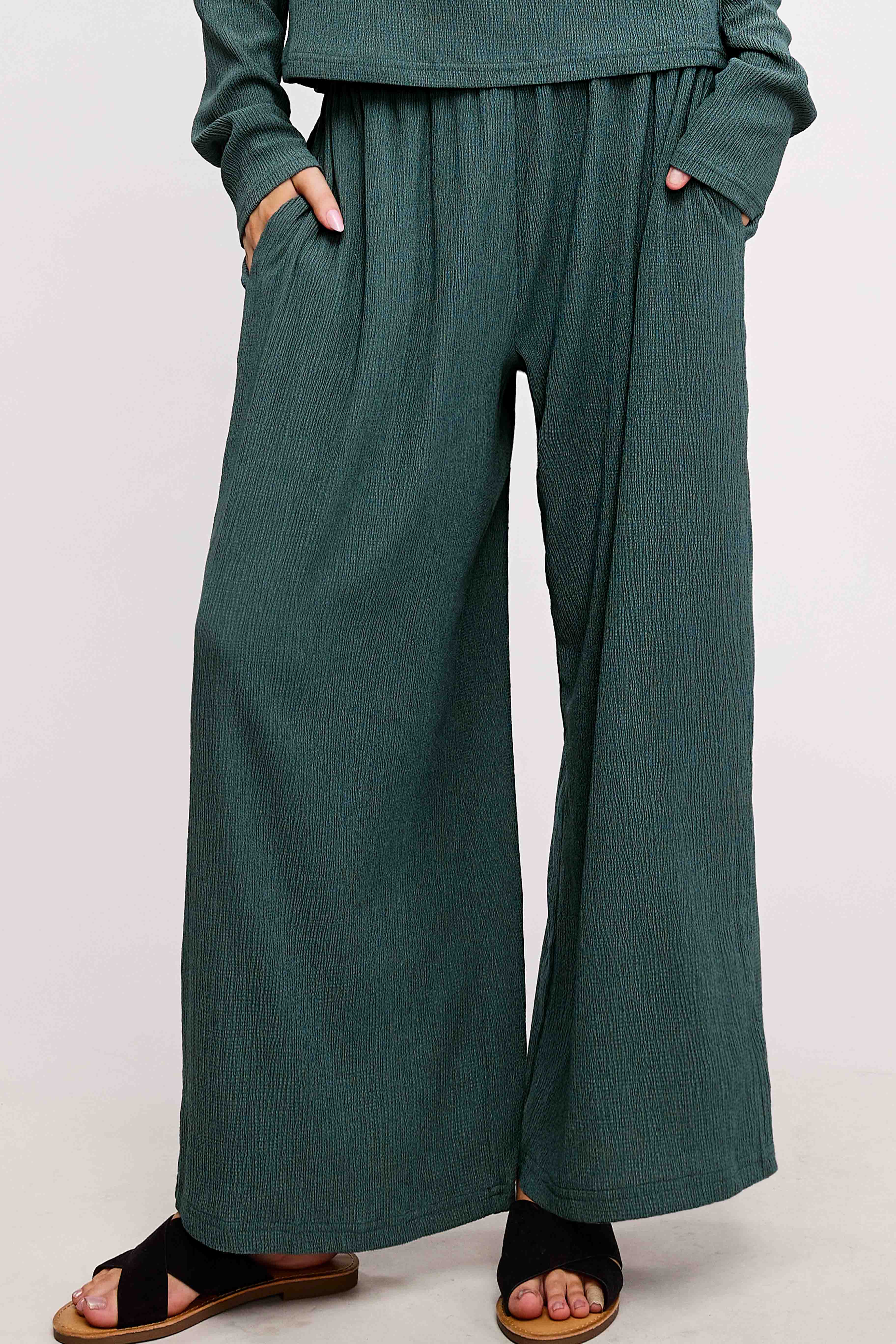 La Miel – Großhandel Loungewear-Set – Damen – La Miel Relax-Set aus dehnbarem, gekrepptem Stoff mit lockerem Sitz7