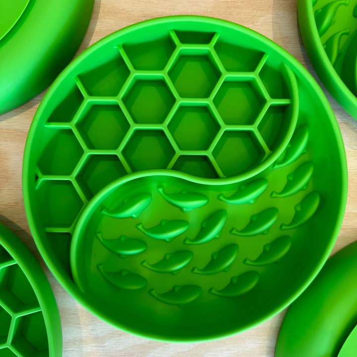 Wildbite Amantes Peludos - Wholesale Pet Food Mat - Dog - Green Fish Licking Mat1