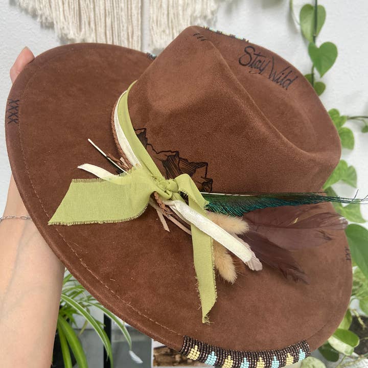 Bord Plat Perlés à la Main pour la vente par Two Arrows NW