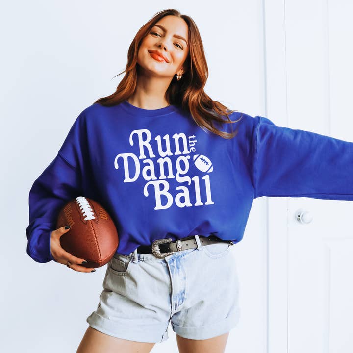 Hey Jude Graphic Tees – Engroshandel Grafisk Sweatshirt - Dame – Run The Dang Ball Sweatshirt