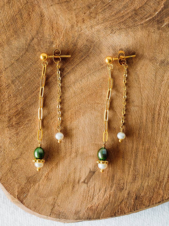 Boucles Calypso - Perles eau douce blanches & vertes pour la vente par SIKA BIJOUX