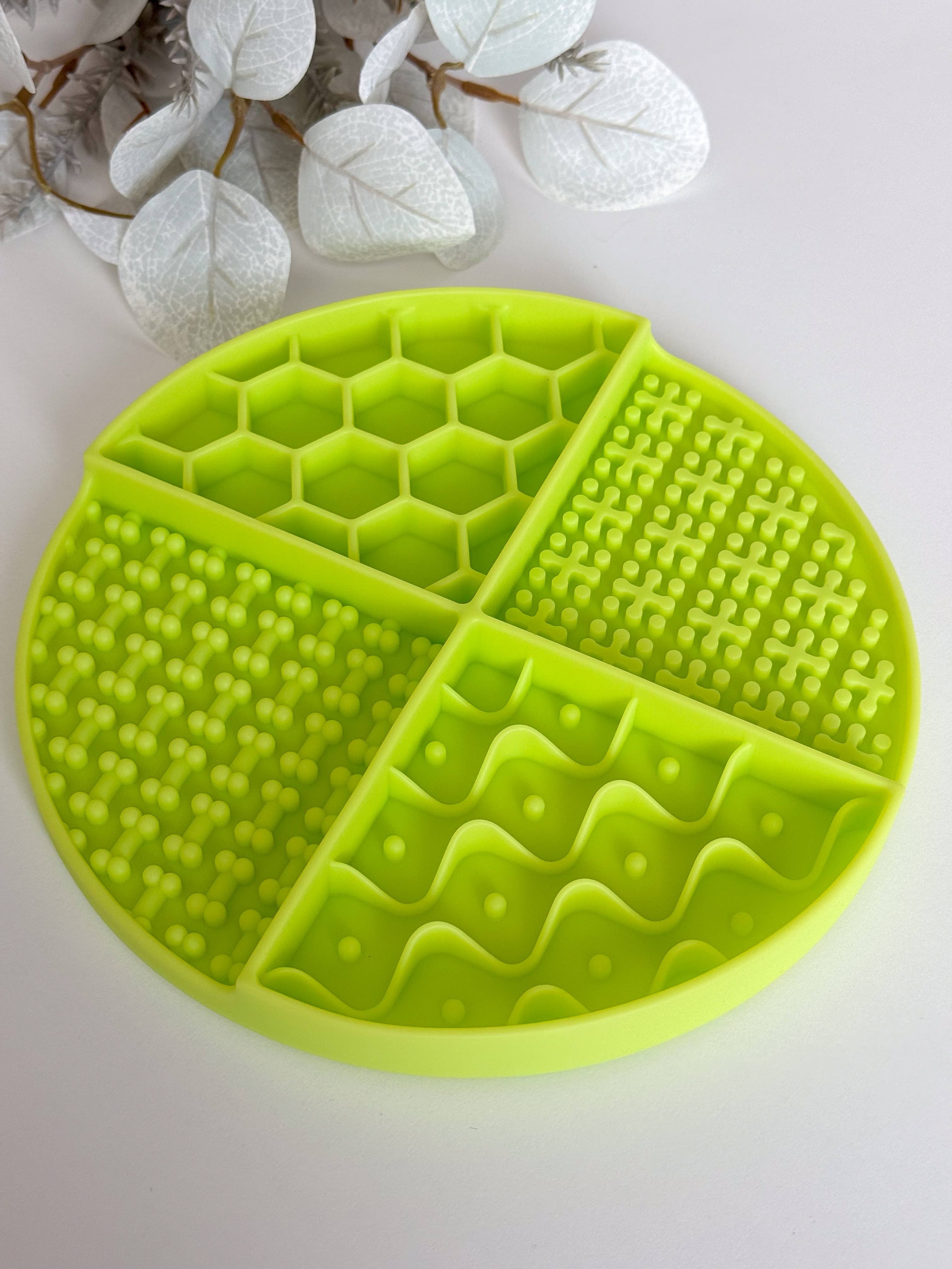 Doggotique - Wholesale Pet Food Mat - Dog - Lick mat Honey2 for dogs and cats, slow feeder dog0