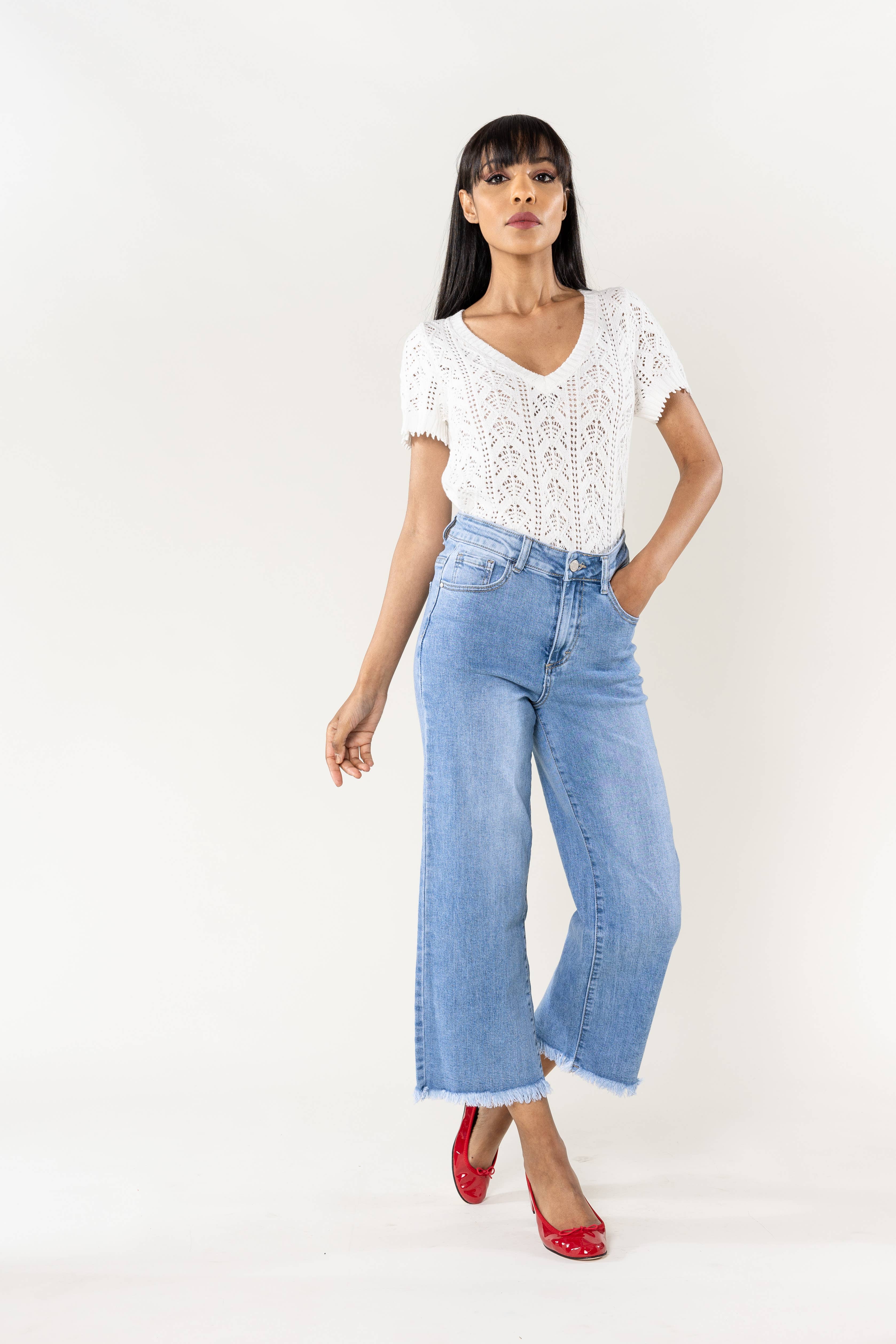 Nina Carter – Engroshandel Jeans - Dame – Nina Carter flare cropped jeans med frynset kant og stretch1