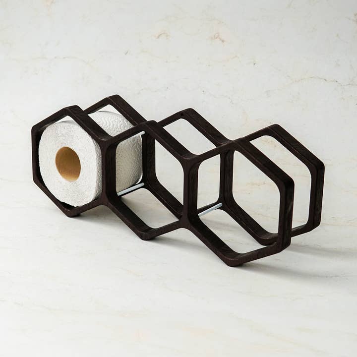 Handgefertigter Toilettenpapierhalter aus Holz mit Wabendesign für den Großhandel von PromiDesign