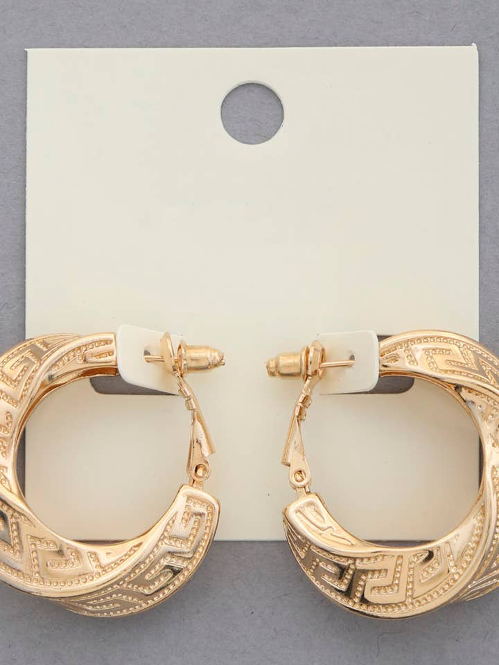 BOUCLE D'OREILLE EN MÉTAL À MOTIF GREC TORSADÉ KE-2602 pour la vente par anbfashion