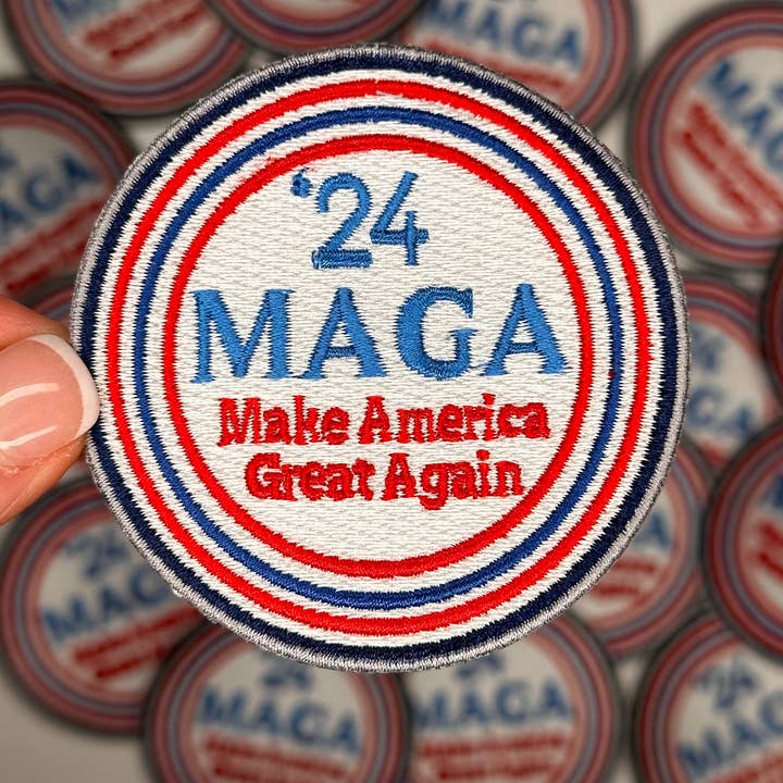 Aloe and Milk Boutique - Vente Accessoire pour chapeau – femme - MAGA 24' Round, écusson républicain, Trump, président, États-Unis