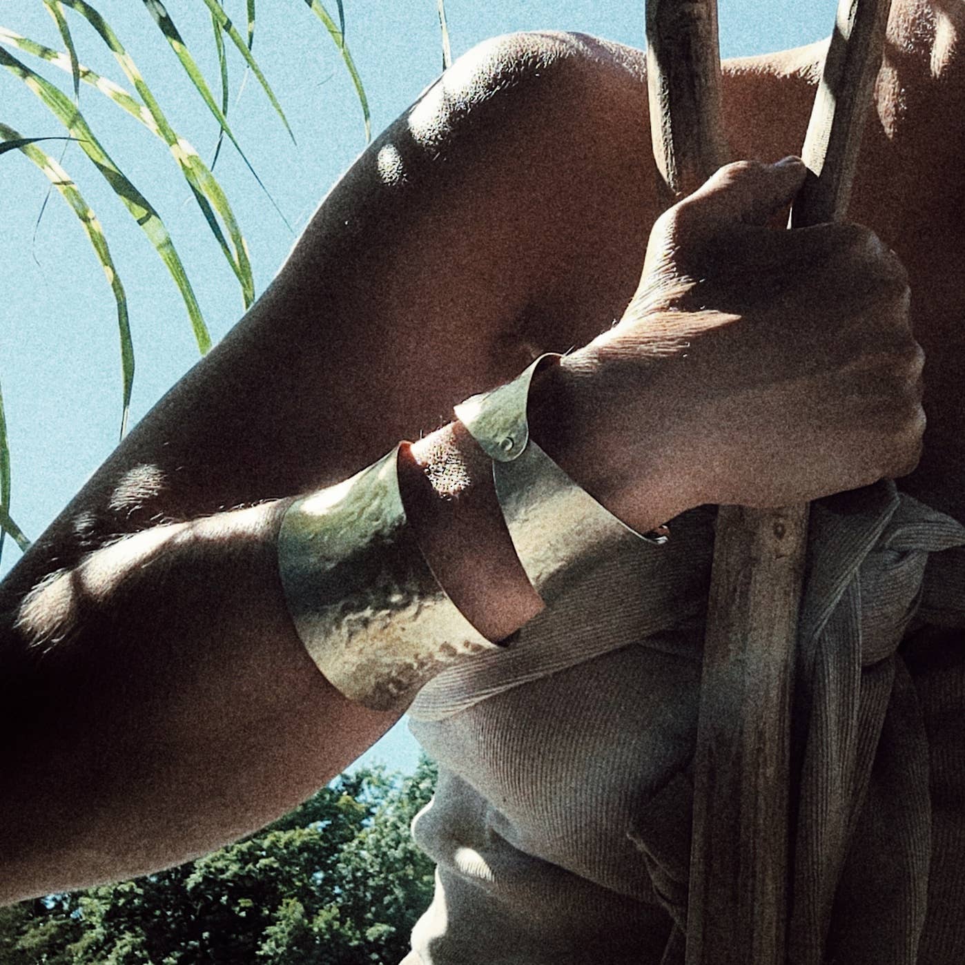 Bisjoux - Wholesale Cuff Bracelet - Seductive brass Curve Cuff bracelet2