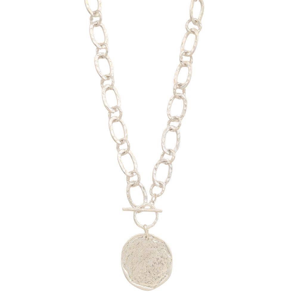 anbfashion - Venta al por mayor Collares con colgantes/abalorios - Collar ovalado de metal con moneda de metal martillado y cierre de palanca 21