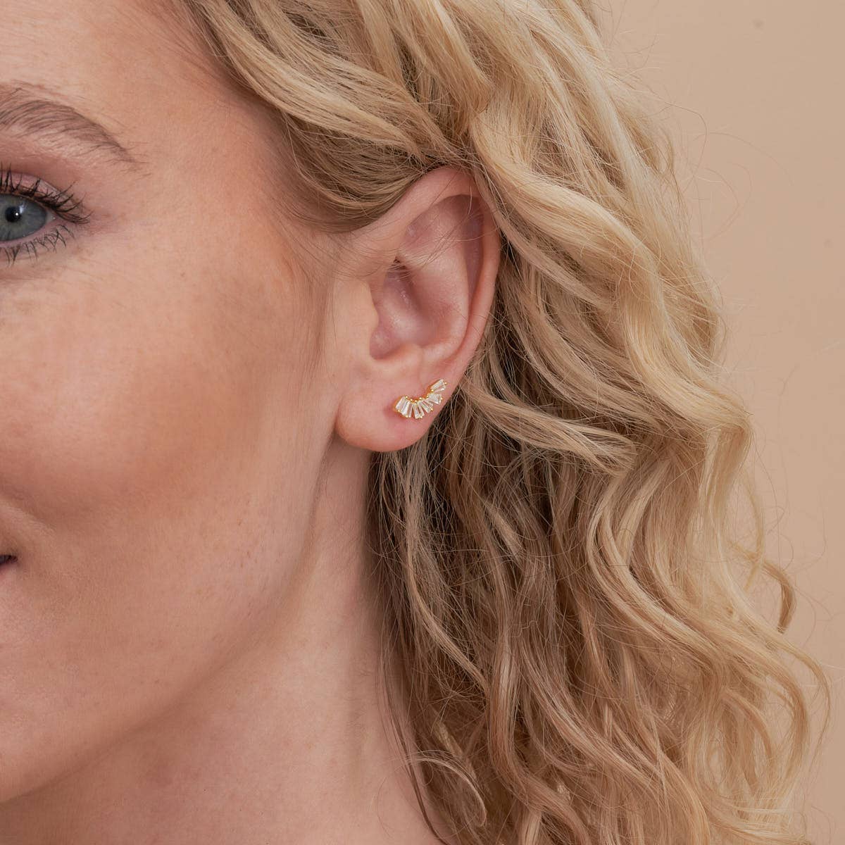 LEA Jewels – wholesale Stud/post earrings – Crystal Cascade Labret Studs in Gold3