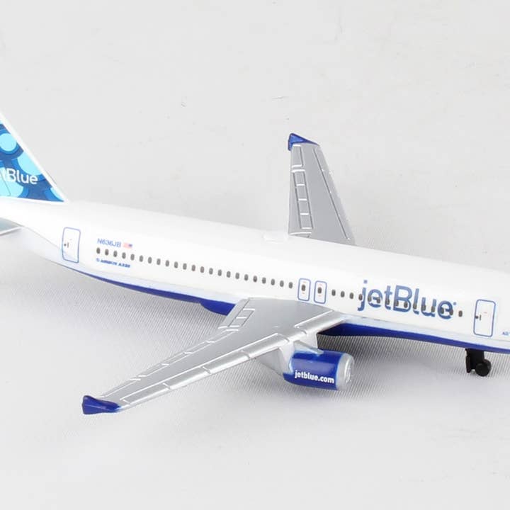Daron Worldwide Trading - Wholesale Toy Plane - Kids - RT1224 JETBLUE Airways Single Plane by Daron Toys1