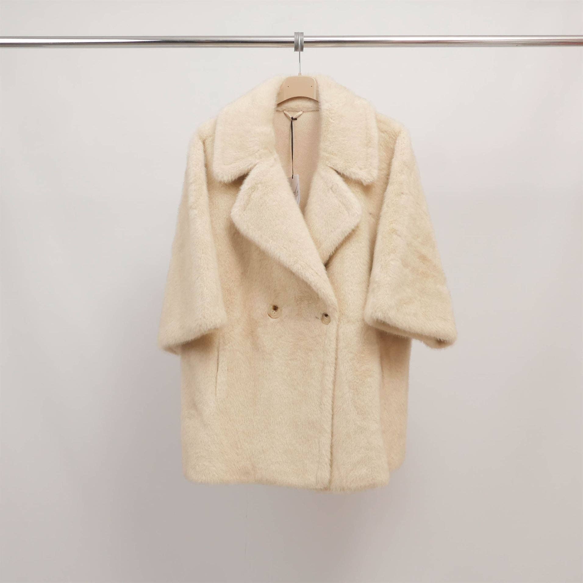 Cecile Wang - Wholesale Fur/Faux Fur Coat - Women's - Short faux fur coat 3/4 sleeves DSY250353