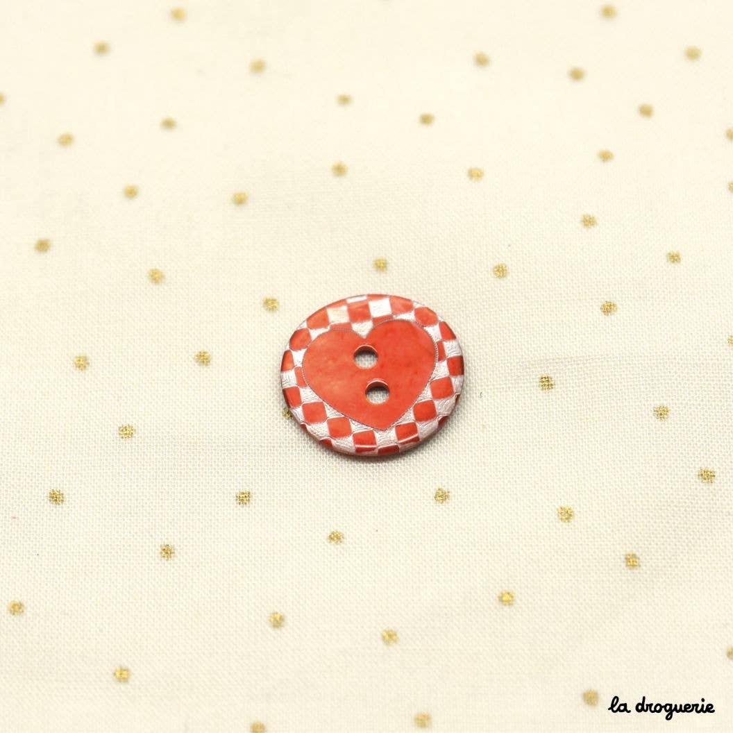 LA DROGUERIE - Vente Bouton à coudre/bouton-pression - Bouton "Akoya gravé coeur sur damiers" 18 mm0