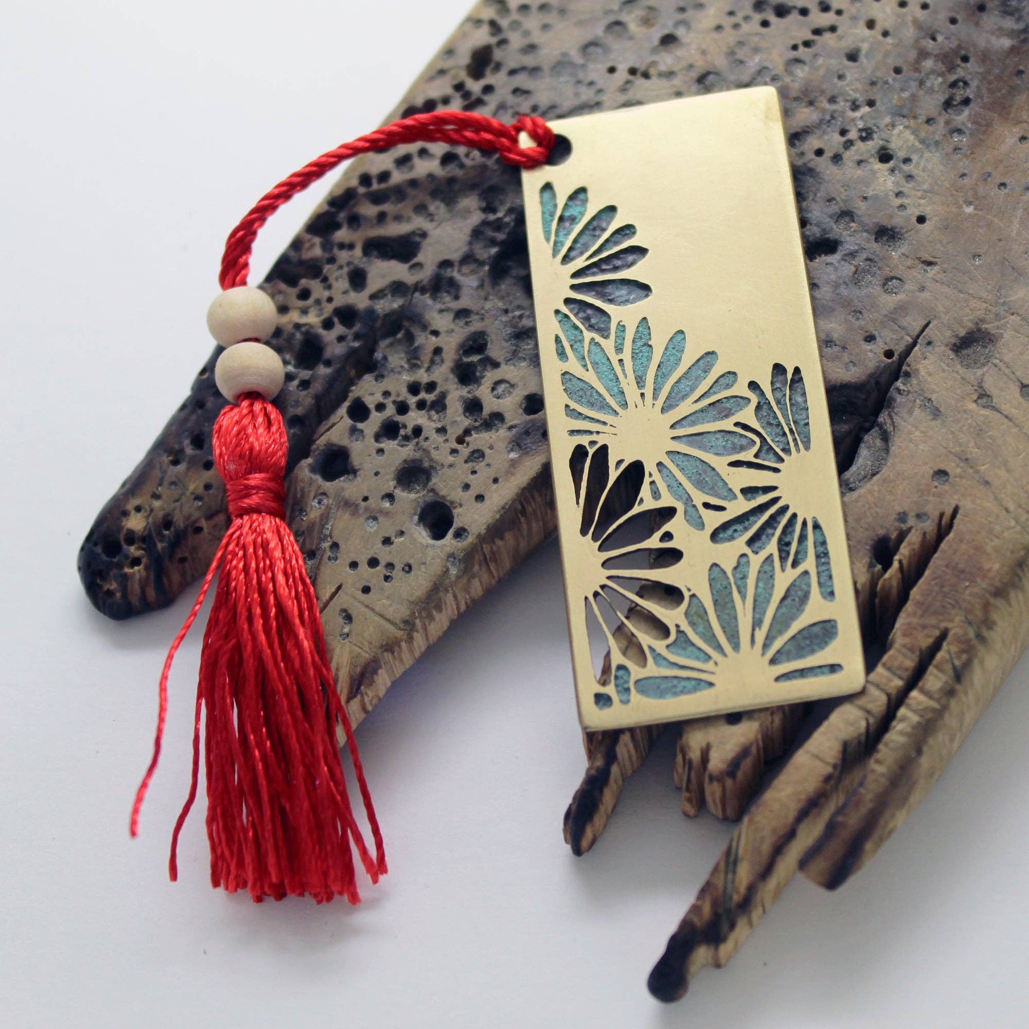 Plataica - Wholesale Bookmark - Brass bookmark with engraved daisies4