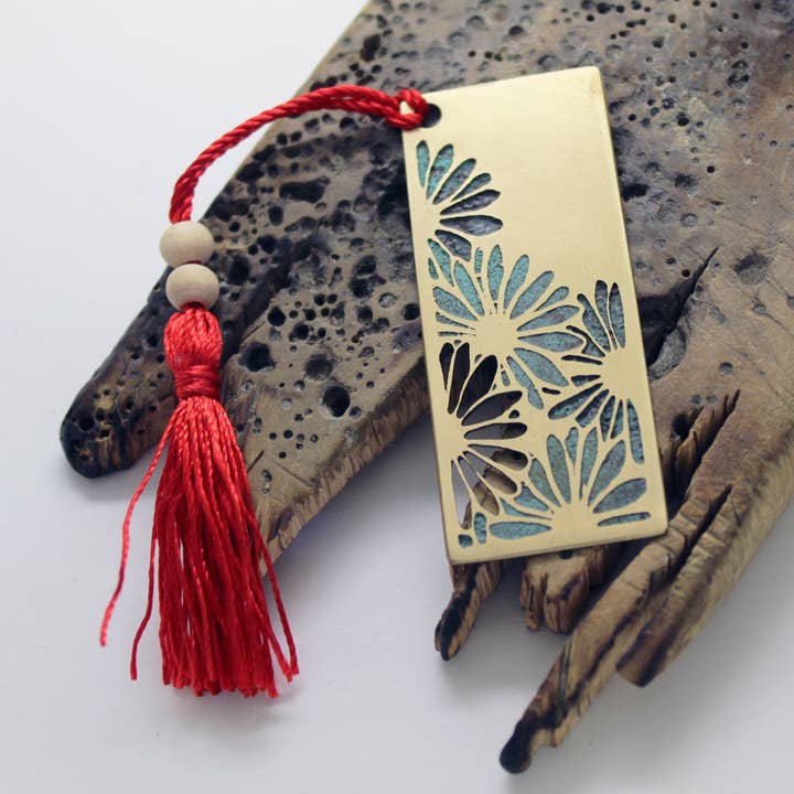 Plataica - Wholesale Bookmark - Brass bookmark with engraved daisies4