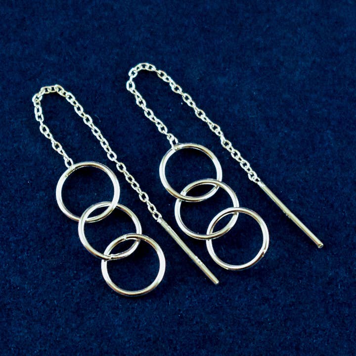 Orejas con forma de hilo Sterling Triple Circle para venta al por mayor de Kate Carr / PureNY Jewelry LLC