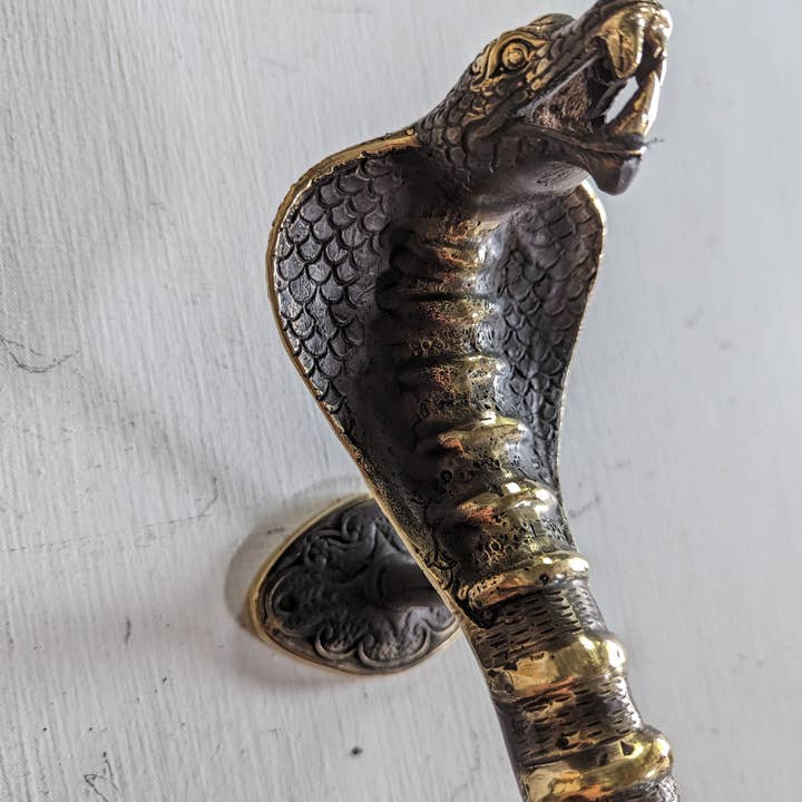 Puxador de porta Cobra 14", maçaneta de porta vintage em bronze maciço em forma de serpente por atacado de Ubud Glass
