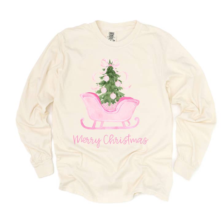 T-shirt à manches longues Comfort Colors avec sapin de Noël rose et traîneau pour la vente par The Luna T Company