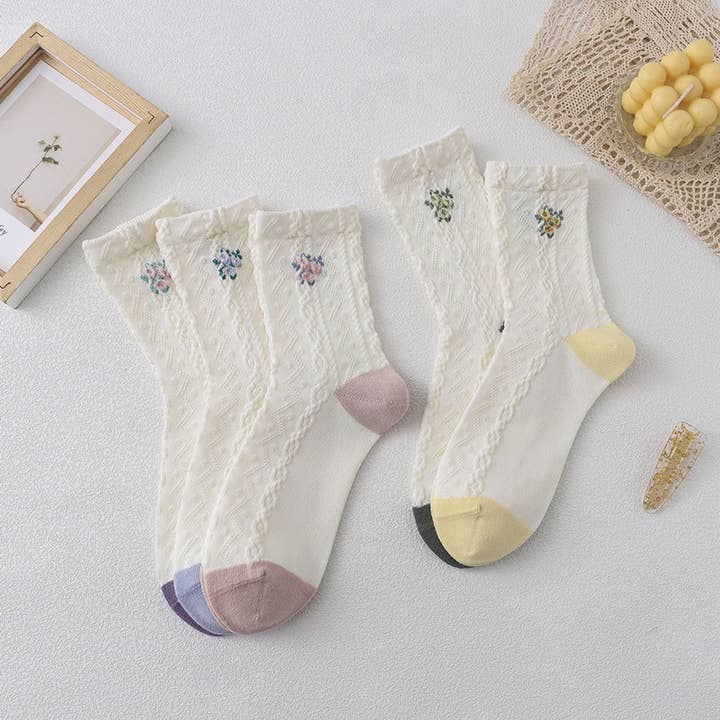 DOUBLJU - Wholesale Socks - Women's - EYELET LACE FLORAL PRINT SOCKS_CWMS2440
