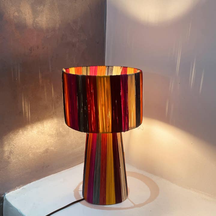 LeBazare - Wholesale Accent/Desk Lamp - Lampe de table en raphia rayée multicolore faite à la main, lampe marocaine1