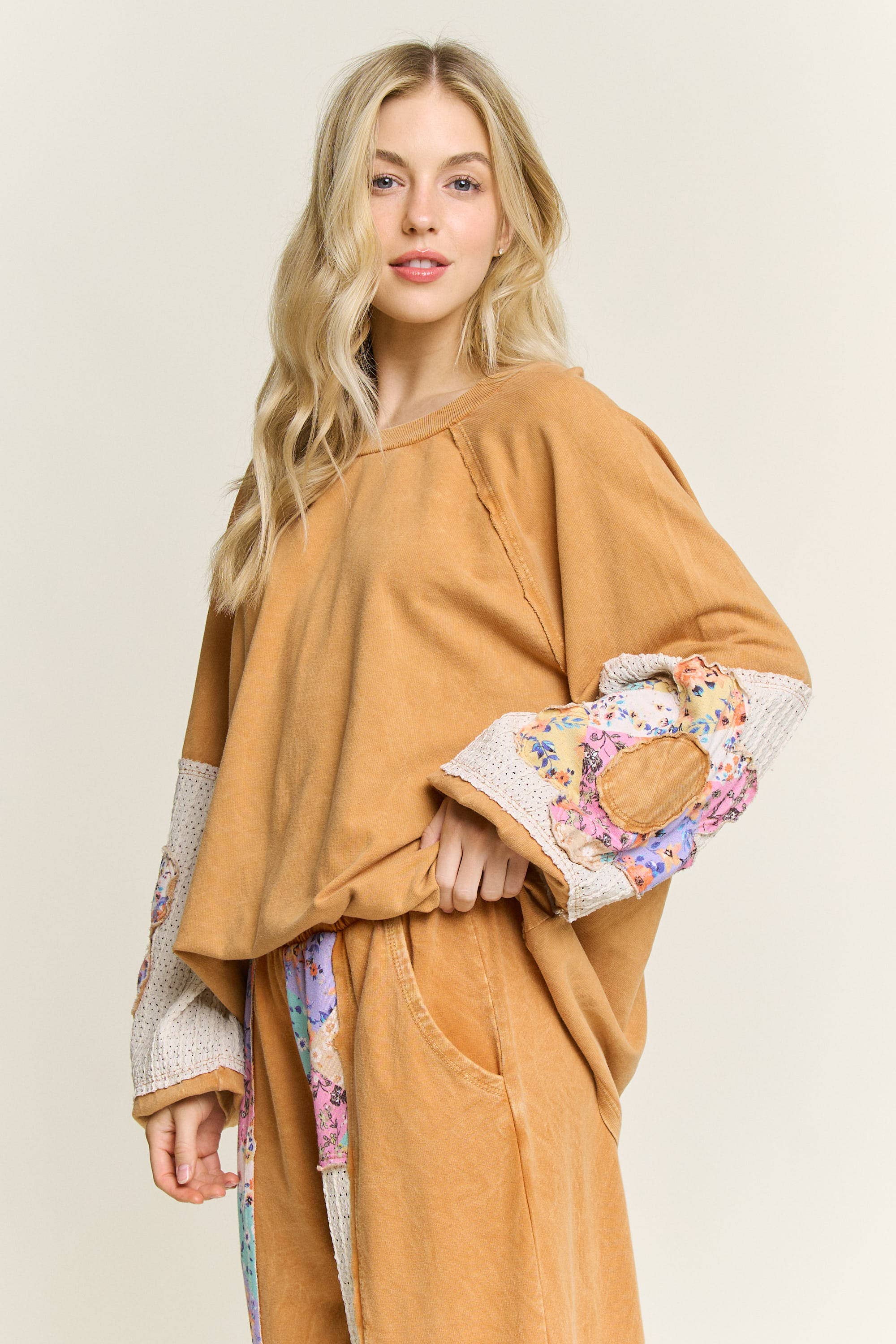 J.Her – wholesale Sweatshirt - Dam – MineralWash Floral Patcherad ärm Terrytröja HT606315