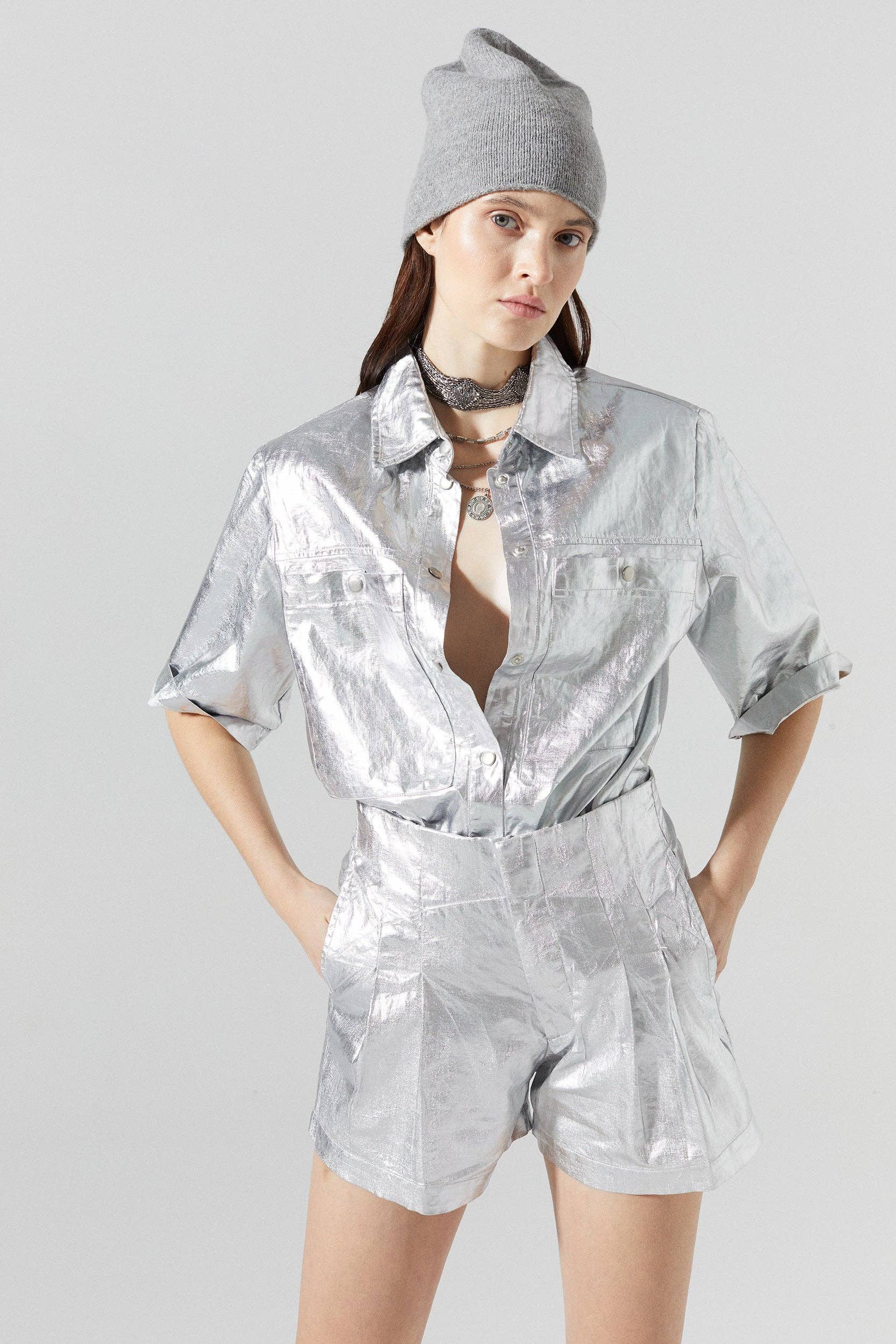 Silver Frida Metallic Linne Shorts - Ny Silver för wholesale på Faire2