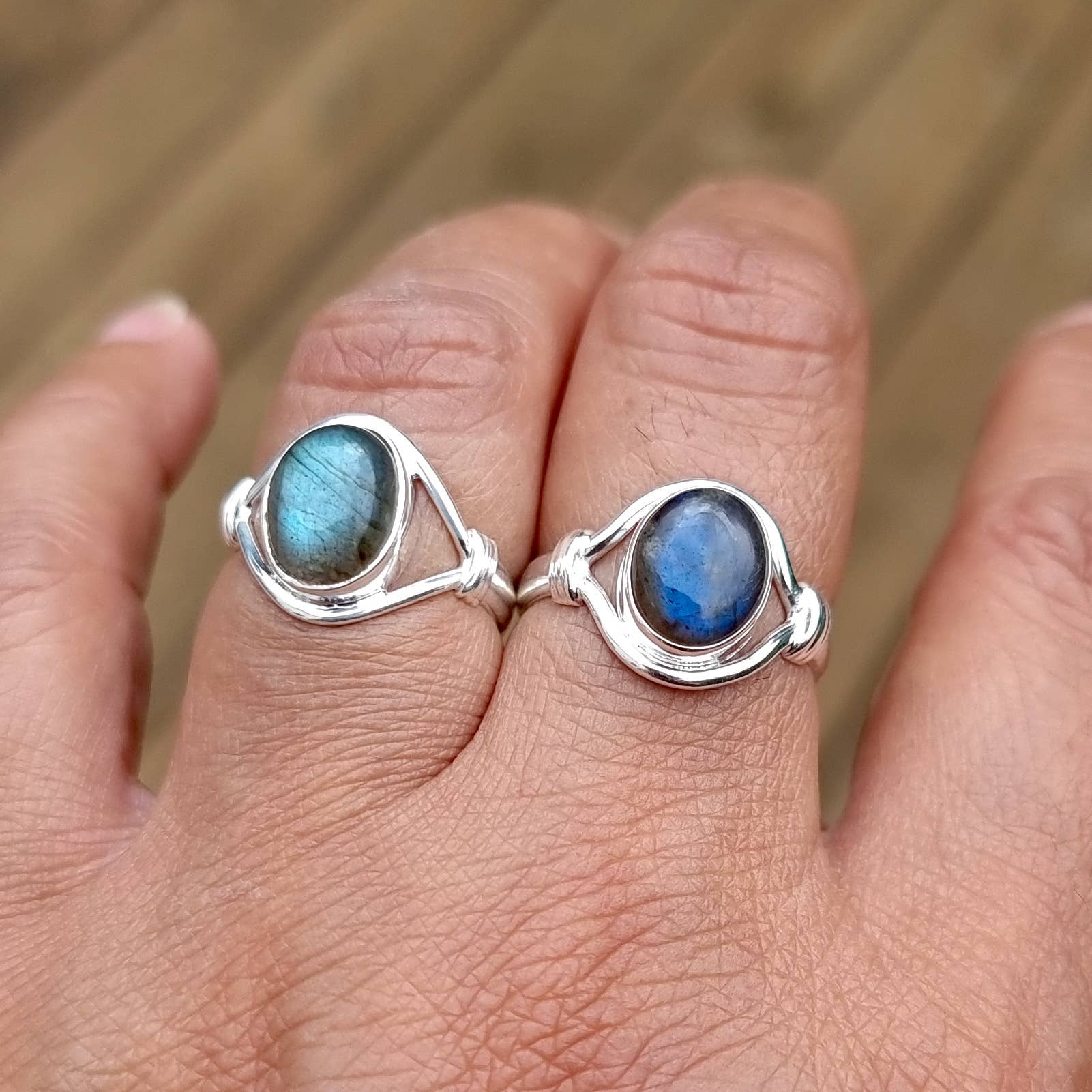 Mistry Gems - Vendita all'ingrosso Anelli con pietra singola/solitario - Anello Ovale Unisex in Labradorite | Argento Sterling 925, R13LAB5