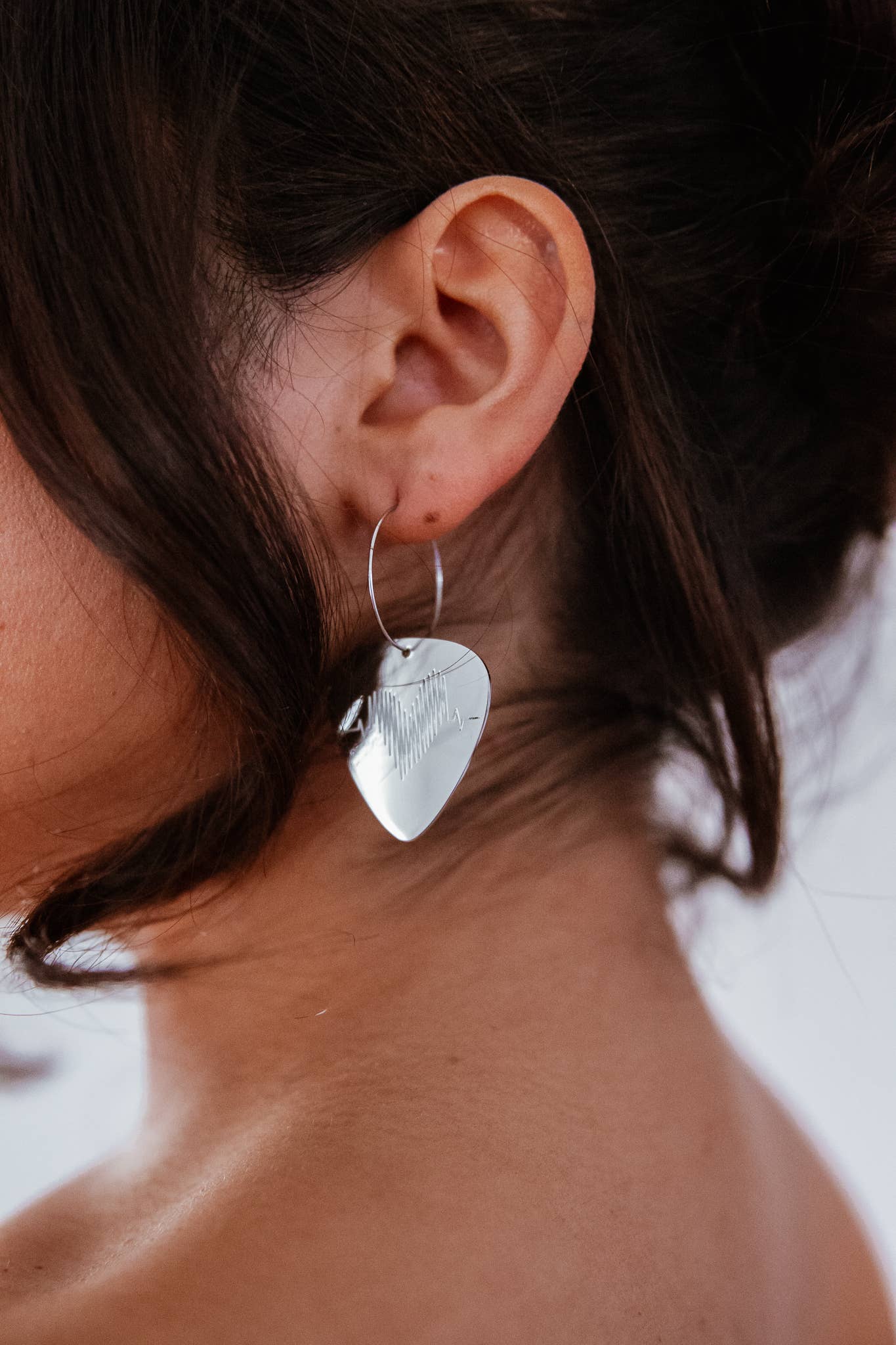 Groupie Love – wholesale Hängande örhängen – Rostfritt stål metall gitarr plocka Hoop-örhängen9