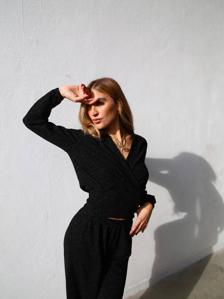 A3030 GEKRUISDE TRUI MET ZWARTE LUREX BAND voor wholesale door Moqette