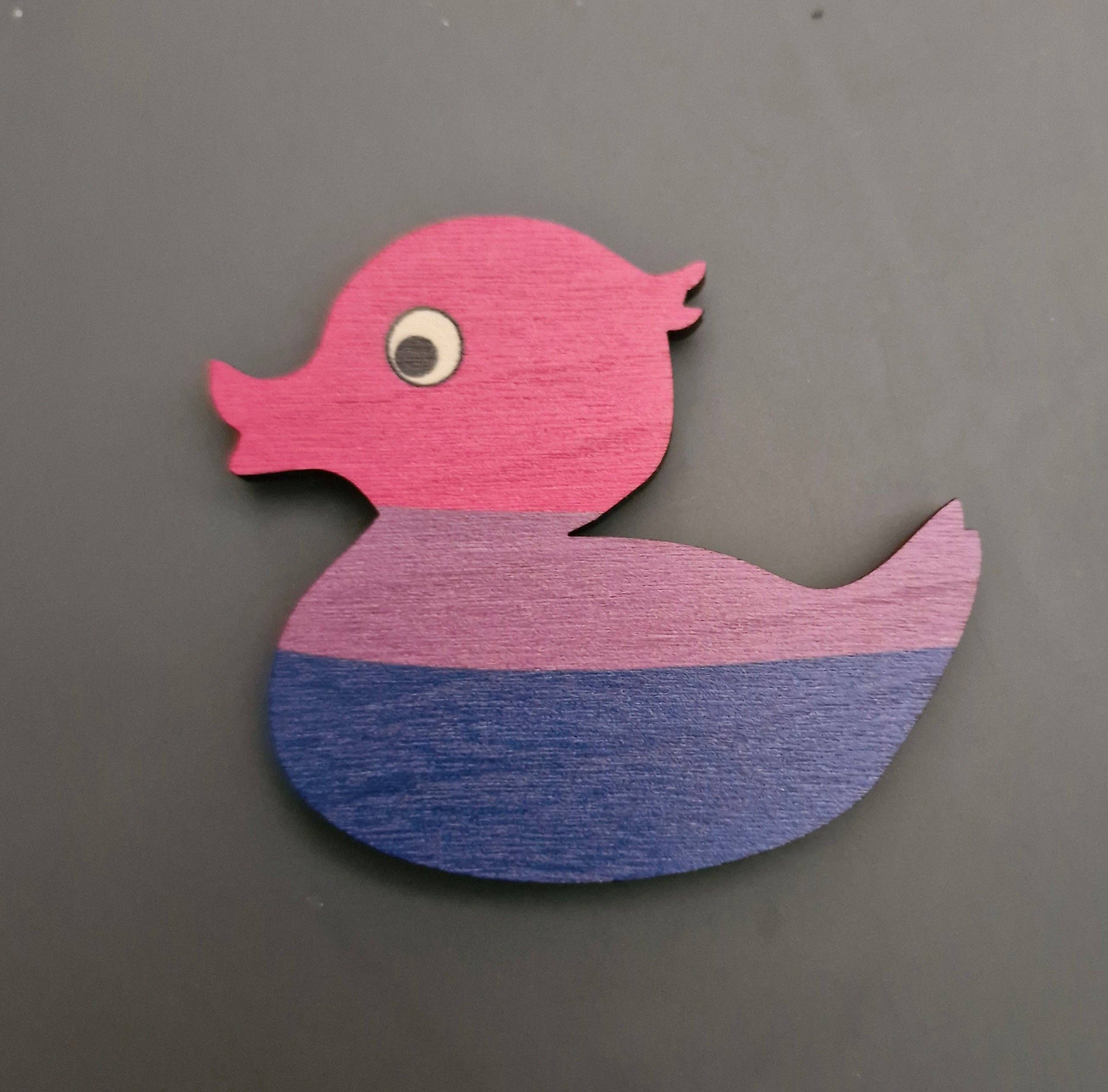 Dukki Gifts – wholesale Magnet – Pride flag duck shaped LGBTQIA+ wooden fridge magnets11