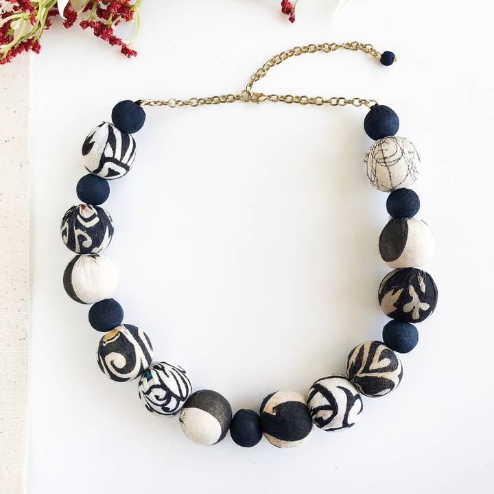 Kantha - Collana con palline di indaco per la vendita all'ingrosso da parte di WorldFinds