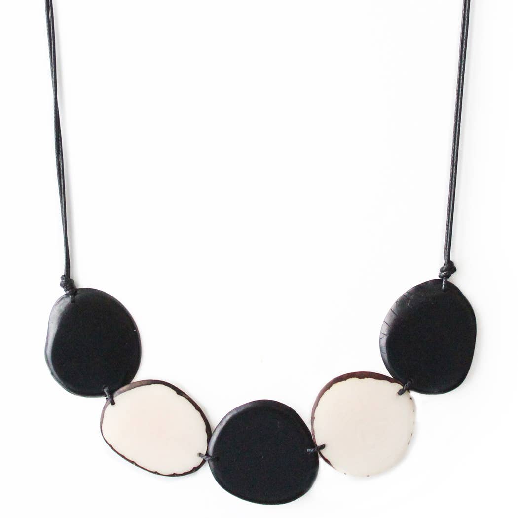 Muichic Natural Jewelry – Großhandel Perlenkette – Chips Tagua Halskette, handgefertigt, Fairtrade, leicht1