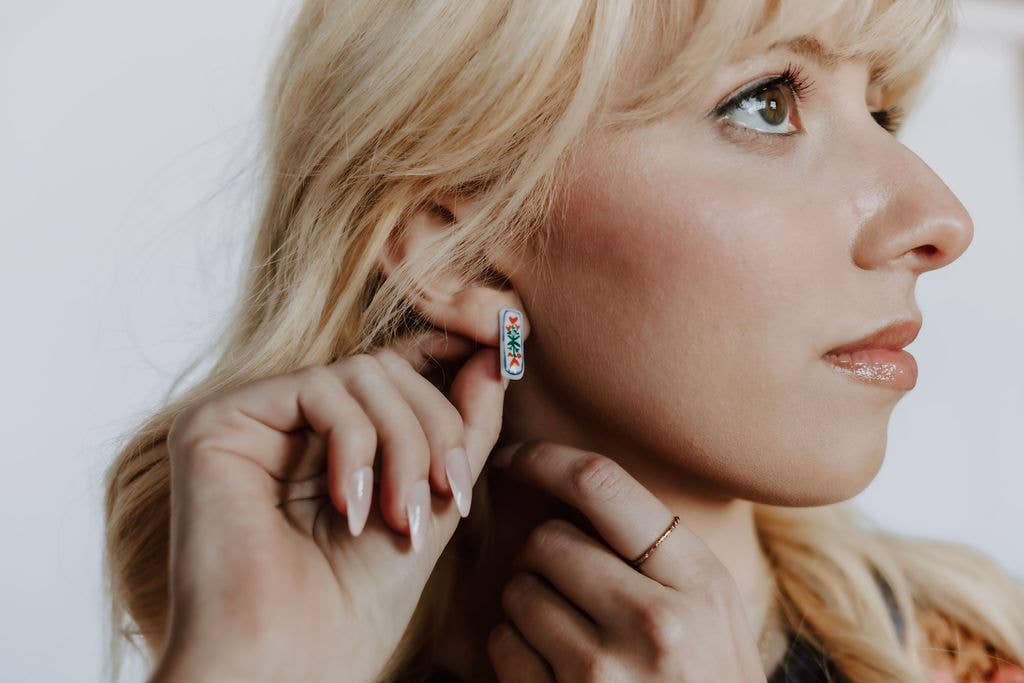 Crown & Heart - Wholesale Stud/Post Earrings - Floral Bar Stud Earrings2