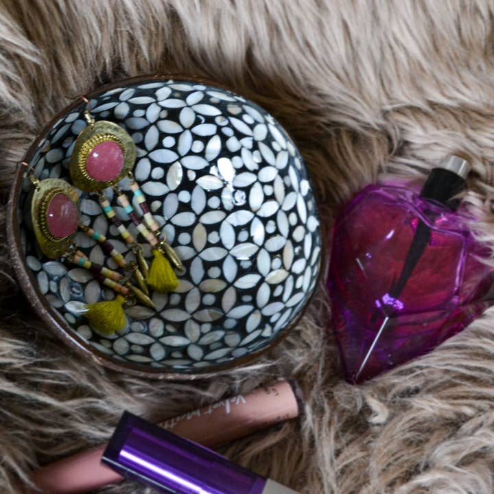 Kokosnussschale Schwarz Silber Perlmutt für den Großhandel von Makapli