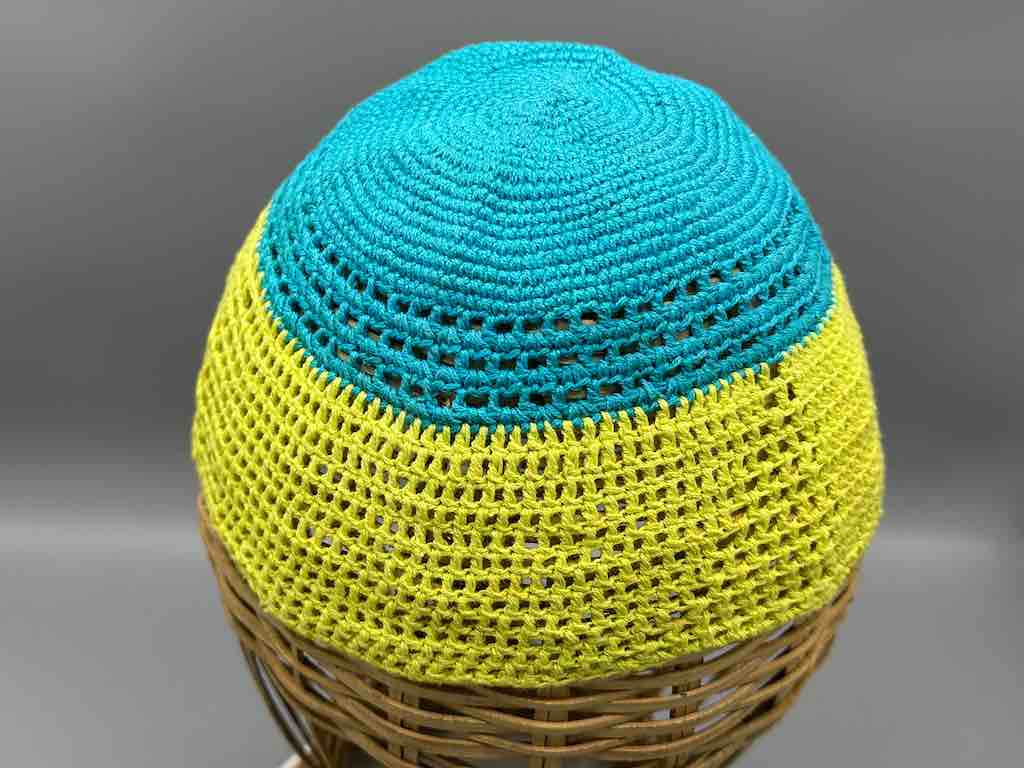 The Niger Bend - Vente Chapeau cloche – unisexe - Chapeau kufi africain bicolore 100% coton crocheté pour homme5