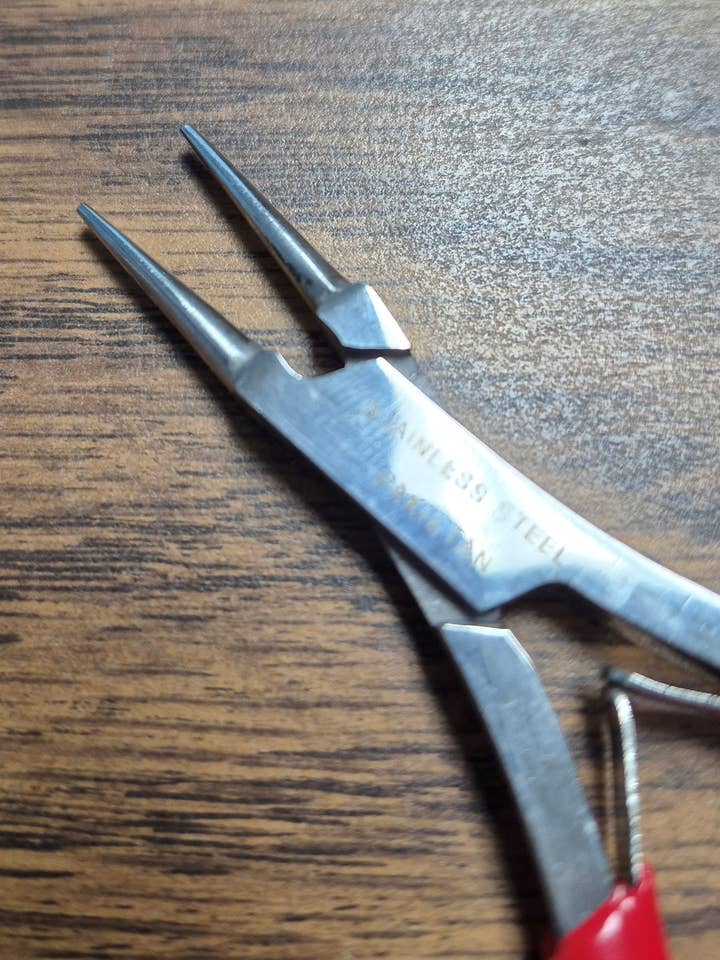 Round Nose Pliers 5" lightweight for wholesale by MAYA Cosmetics