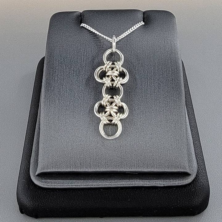 Nieuwe Hana-hanger voor wholesale door Dave Cain Fine Jewelry