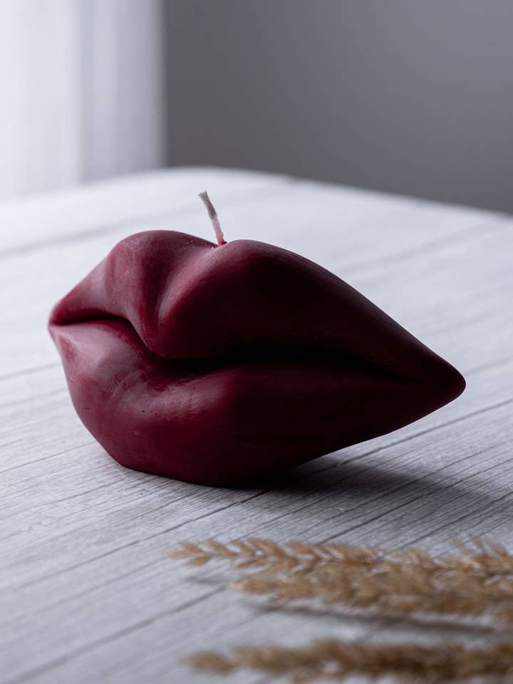 Kissable Glow: lussuosa candela a forma di labbra per la vendita all'ingrosso da parte di Allure CA