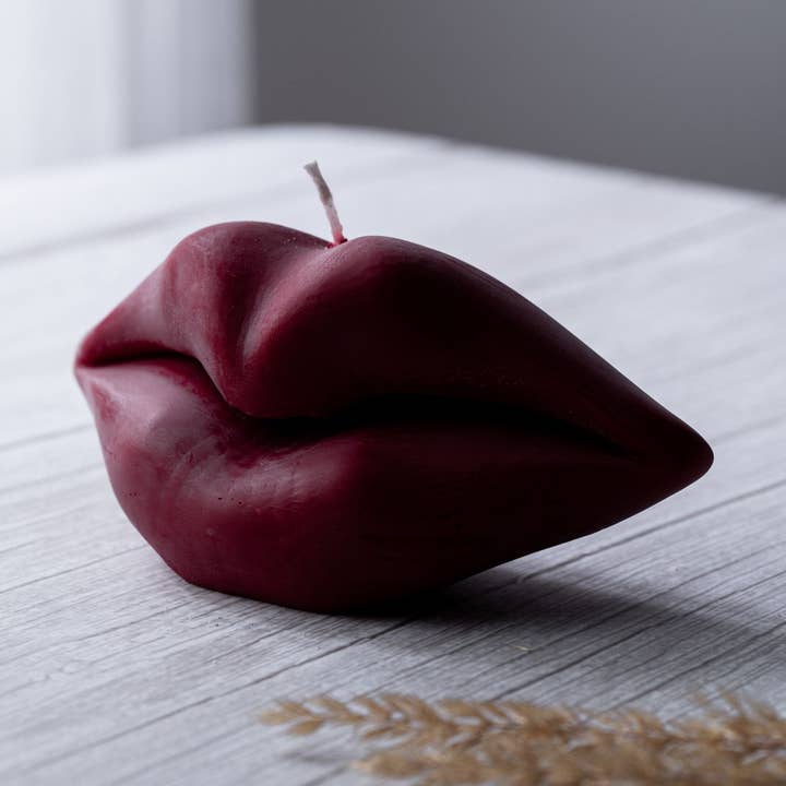 Allure CA - Wholesale Novelty Candle - Kissable Glow: Luxurious Lip-shaped Candle3
