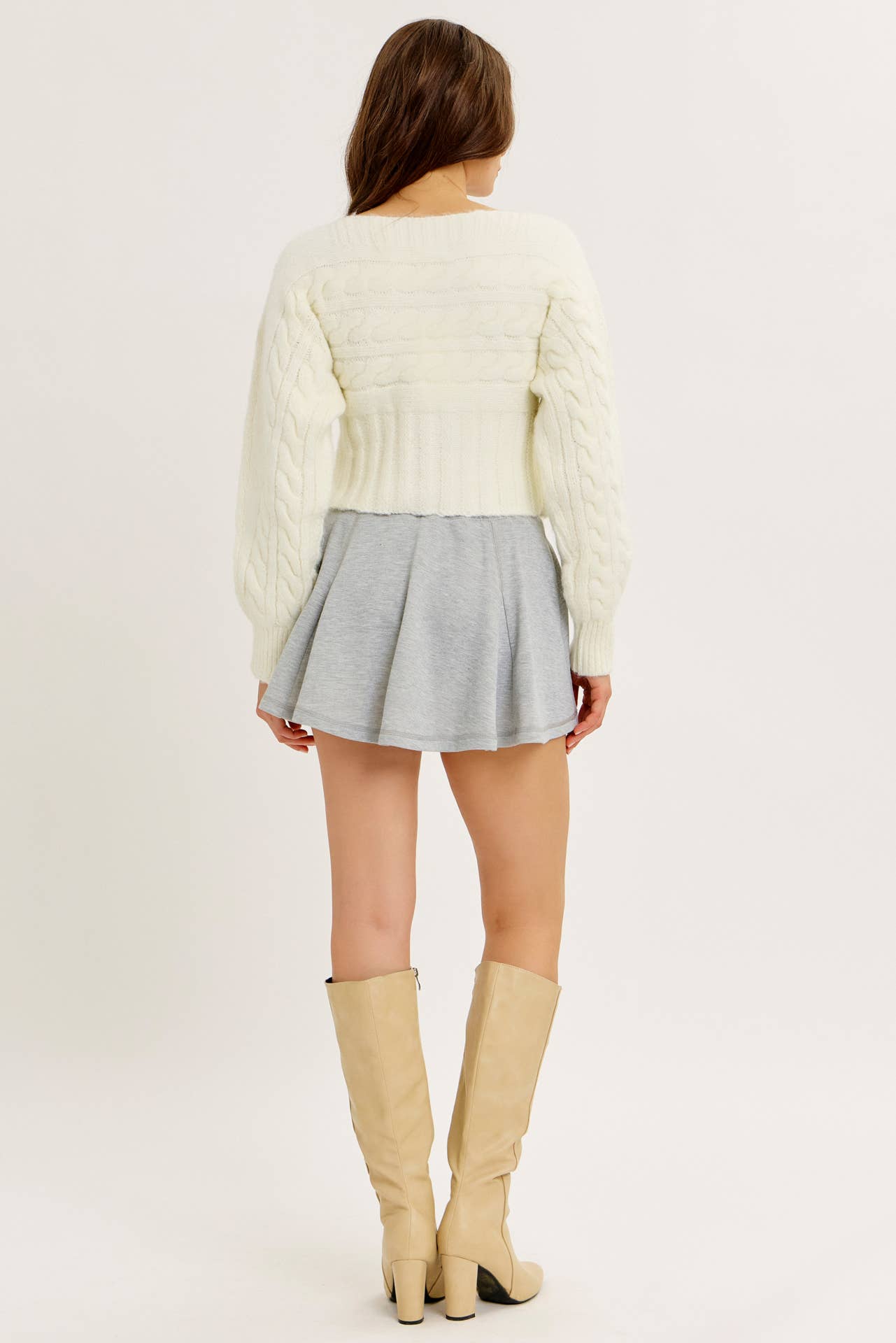 CREMA CARDIGAN SLIM-FIT CON BOTTONI E MAGLIA A TRECCIA ELEVATA in vendita all'ingrosso su Faire8