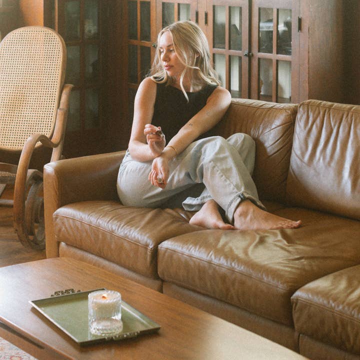 Rain City Rae's - Wholesale Jar/Filled Candle - Charred Honey + Vanilla 7 oz Wood Wick Vintage Glass Candle2