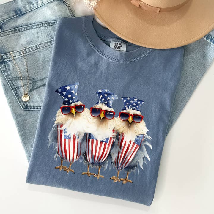 Patriotic Chickens, Hippie, Divertente, Patriottico, 4° di Tshirt per la vendita all'ingrosso da parte di Refinery Number One LLC
