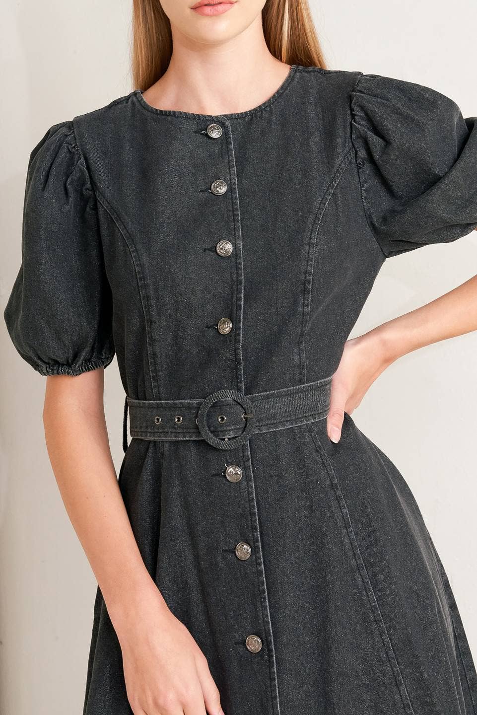 DENIM PRETO Um vestido midi jeans lavado - FD1279 para venda a revendedores na Faire7