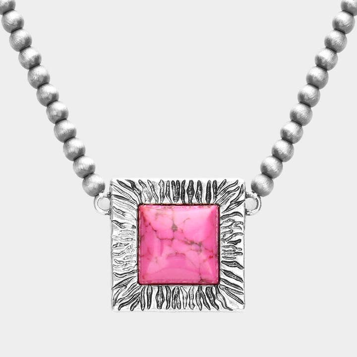 Collier à pendentif carré orné de pierres naturelles pour la vente par Sensibling Corp.